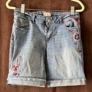 So Juniors Embroidered Denim Shorts Light Wash Frayed Hem Size 16